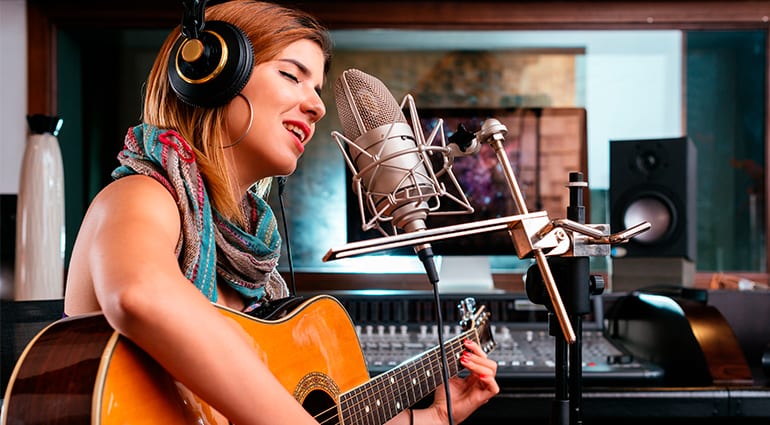 Học đàn guitar phong cách đệm hát