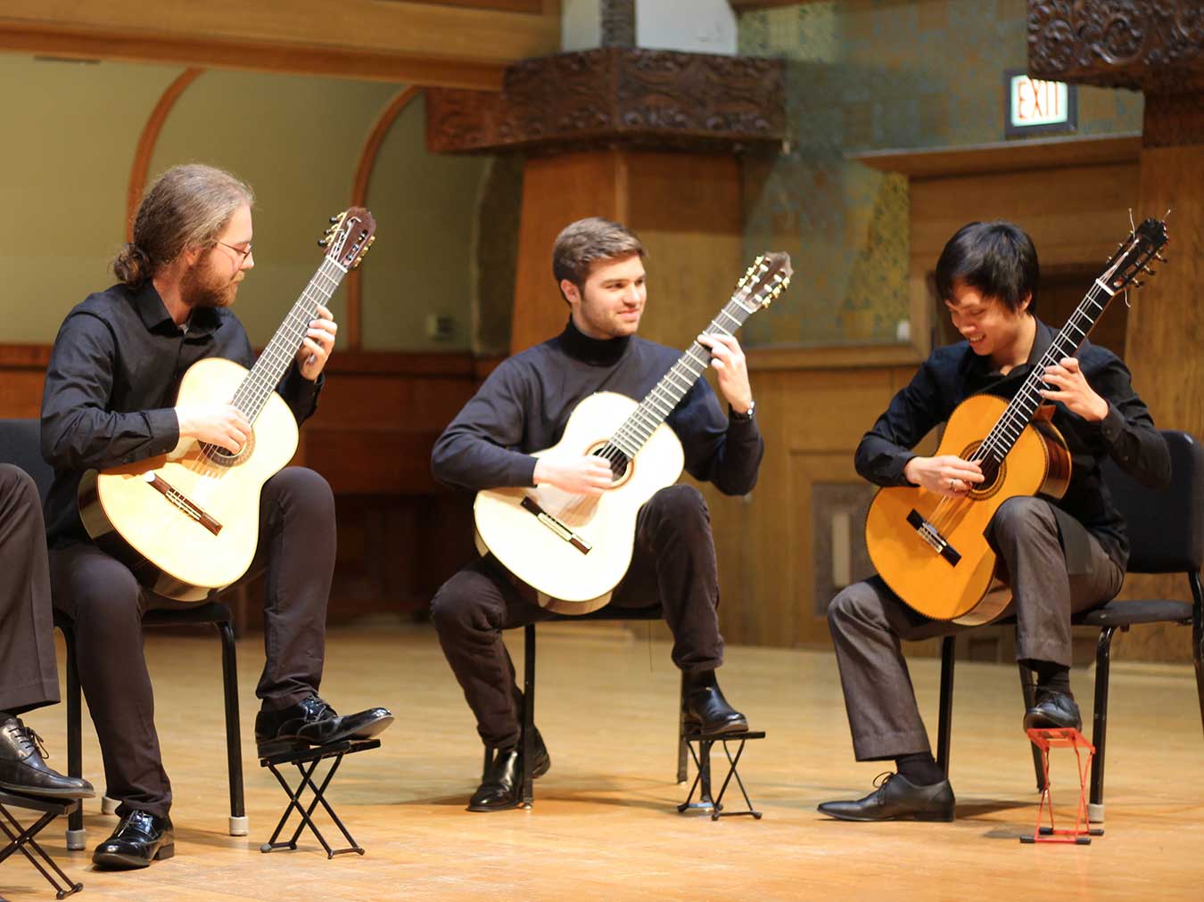Học đàn guitar cổ điển cơ bản