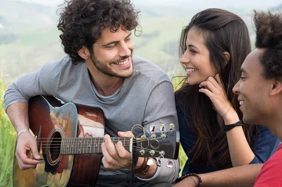 Hướng dẫn tự học đàn guitar đệm hát tại nhà thành công