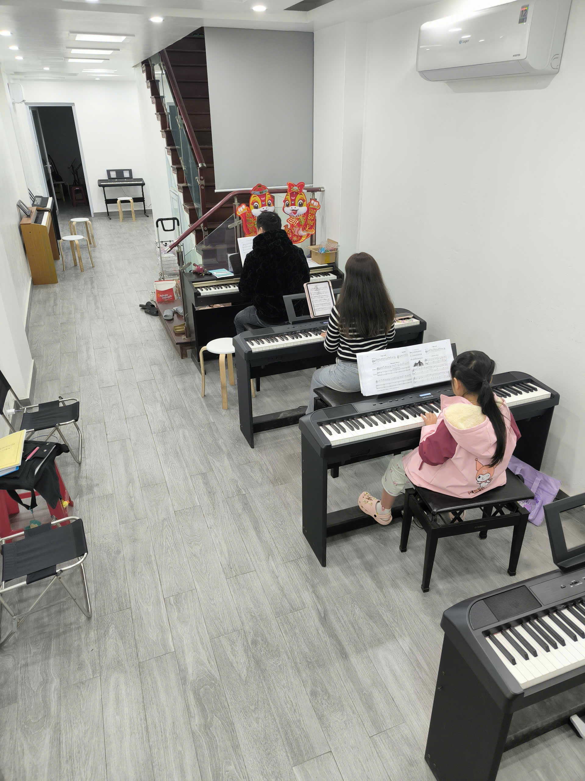 Hình ảnh lớp học piano guitar lê chân hải phòng thuộc hệ thống học đàn 123